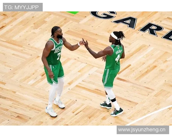 布朗和怀特上半场同砍20+，24年以来绿军首次出现此数据