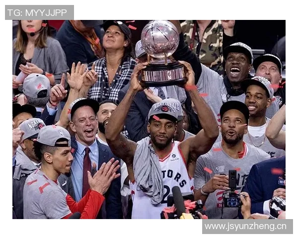 SLAM晒伦纳德昨日战胜勇士赛场照:科怀再次出击 SLAM晒伦纳德昨日战胜勇士赛场照:科怀再次出击